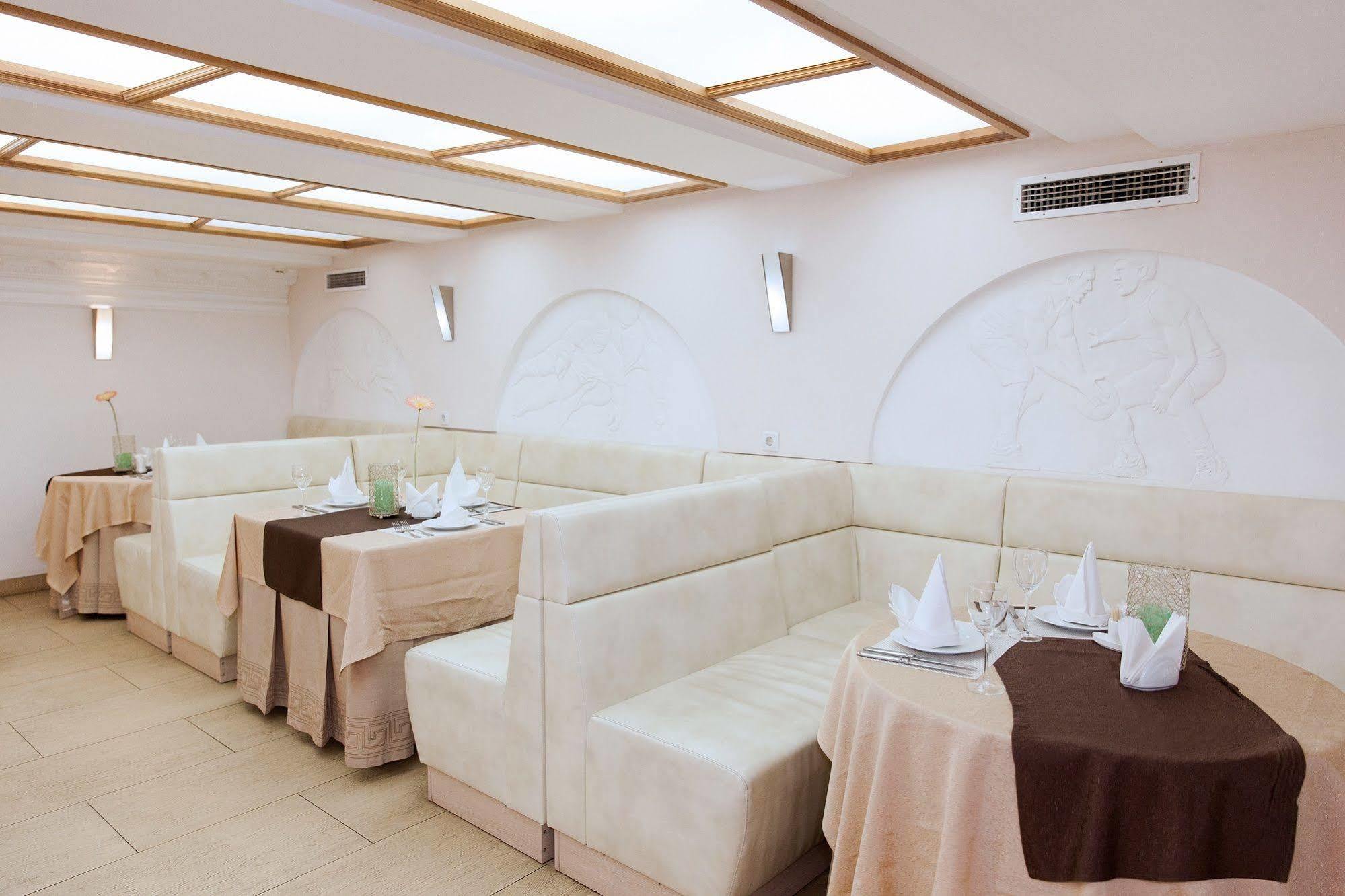 U Fontana Hotel Minsk Bagian luar foto